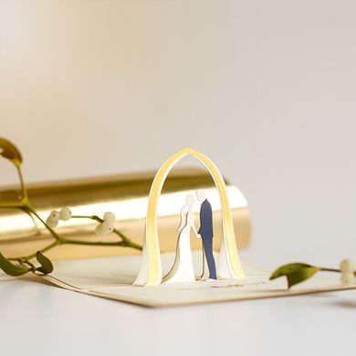 3Д Свадебная открытка с аркой "Молодожены"