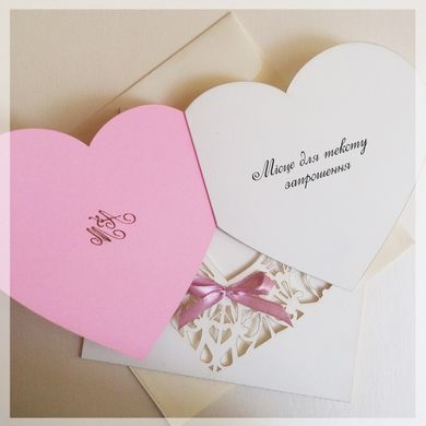 Пригласительная открытка на свадьбу с розовым сердцем