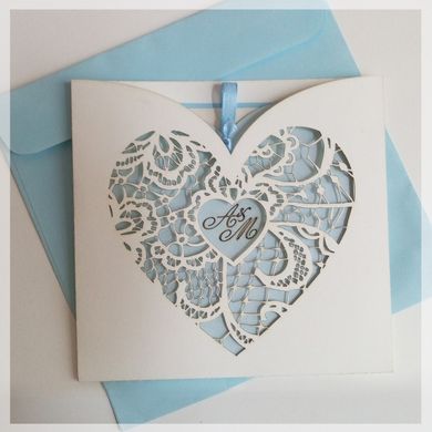 Пригласительная свадебная открытка с голубым сердцем