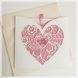 Запрошувальна весільна листівка з рожевим серцем